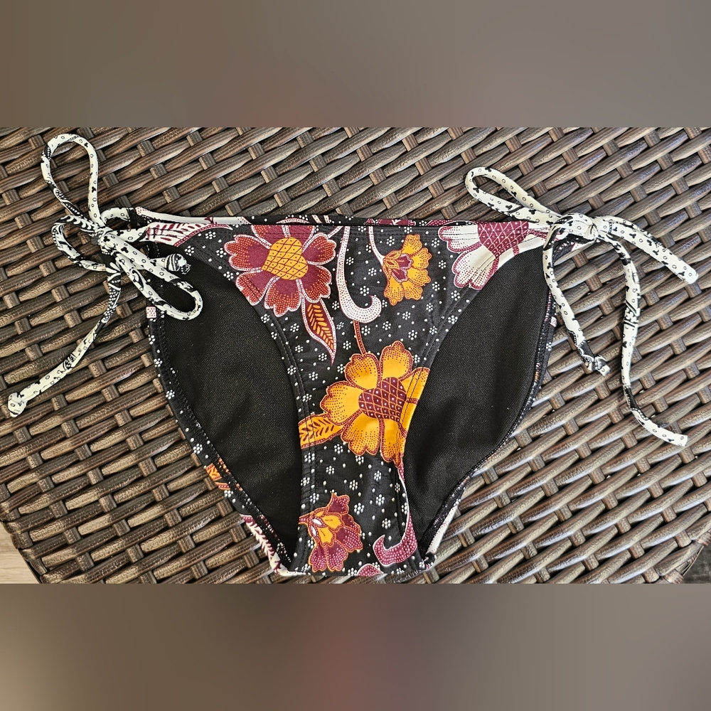 NWOT, Women's Xhilaration bikini pasiely print bottom, XS